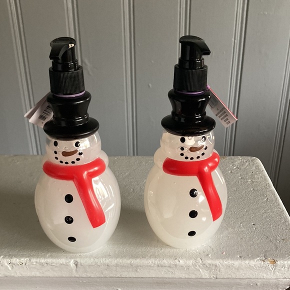 NWT Set of 2- Merry Berry Scented Holiday Snowman ⛄️ Hand Soap Dispensers 20.6oz - Picture 15 of 17